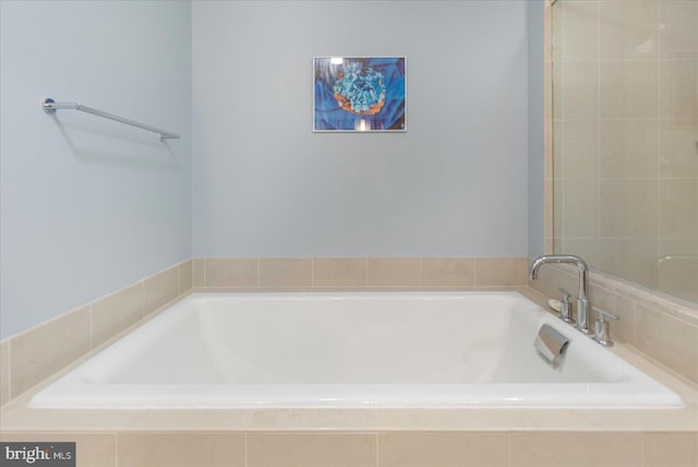 bathroom featuring tiled tub