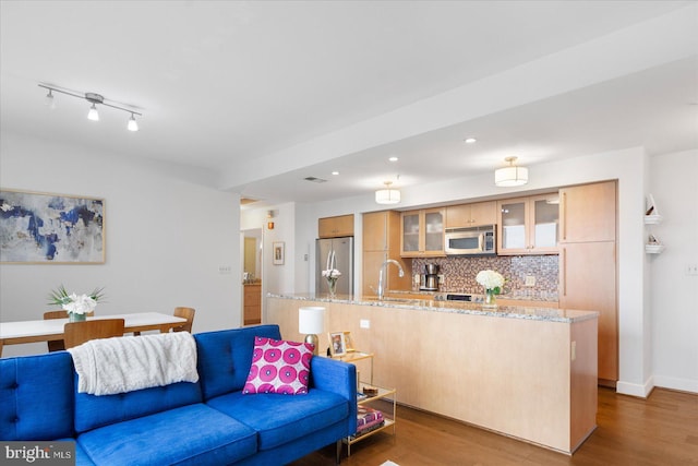 675 President St Unit 1406, Baltimore, MD 21202 - living area with wood finished floors, recessed lighting, and baseboards