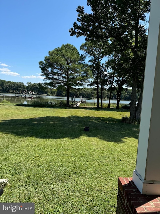 view of yard featuring a water view