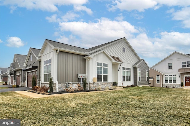 view of front of property featuring a garage and a front yard