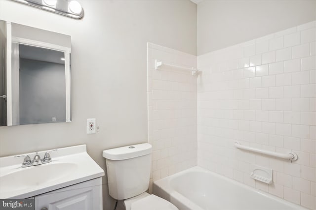 full bathroom with vanity, toilet, and tiled shower / bath