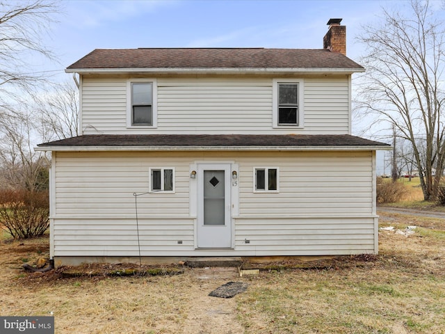 view of front facade featuring a front lawn