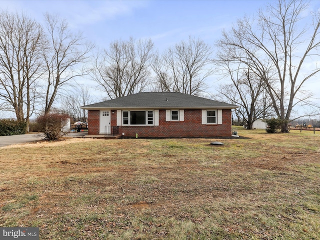 single story home featuring a front lawn