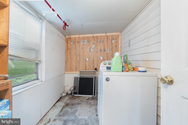 laundry area with washer / clothes dryer