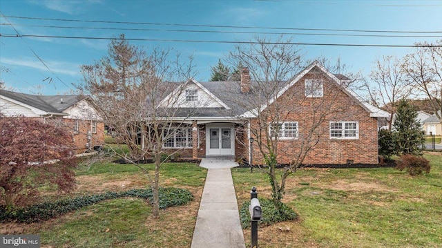 view of front of home with a front lawn