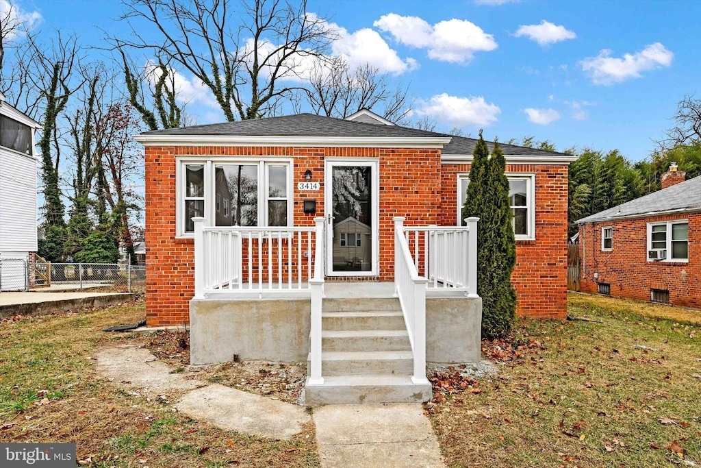 bungalow-style house featuring a front lawn