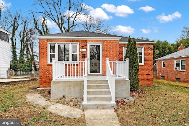 bungalow-style house featuring a front lawn