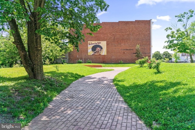 view of property's community featuring a yard