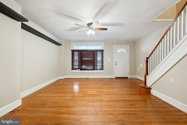 entryway featuring ceiling fan, light hardwood / wood-style floors, and crown molding