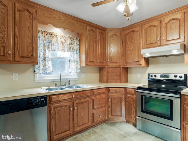 64 W Walter Ave, Greencastle, PA 17225 - kitchen featuring stainless steel appliances, under cabinet range hood, a sink, light countertops, and a ceiling fan
