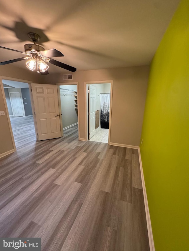 unfurnished room featuring light hardwood / wood-style floors and ceiling fan