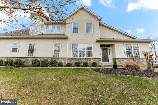 view of front of house featuring a front lawn