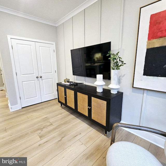 interior space featuring crown molding and light hardwood / wood-style floors