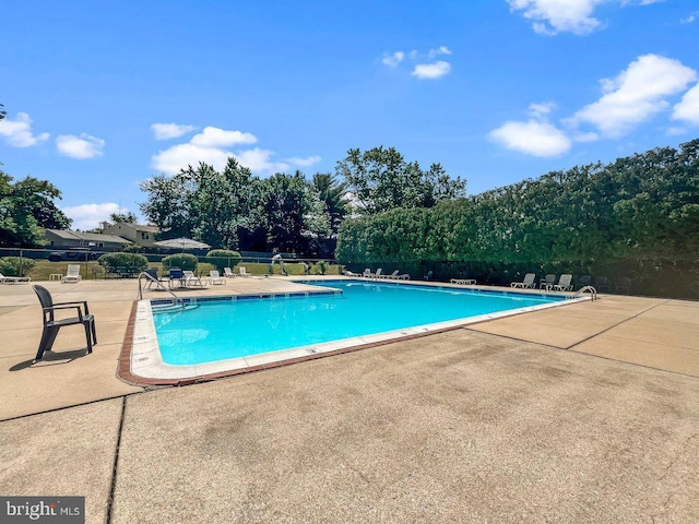 view of swimming pool featuring a patio