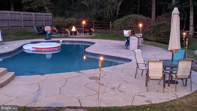 view of swimming pool featuring a patio