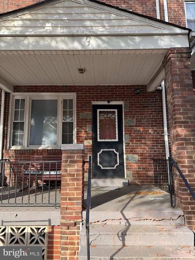 doorway to property with covered porch