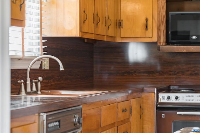 kitchen with tasteful backsplash, electric range, sink, and dishwasher