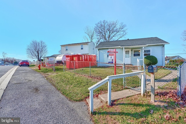 view of front of property with a front yard