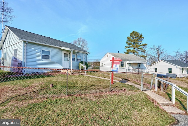 view of front facade with a front yard