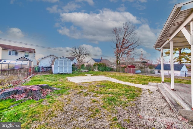 view of yard with a storage shed