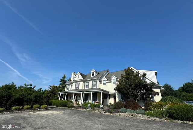 view of front of property with covered porch