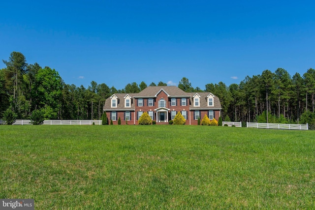 multi unit property featuring a front lawn