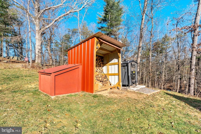 view of outdoor structure featuring a yard