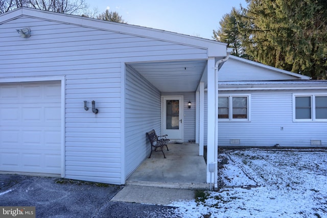 view of front of house featuring a garage