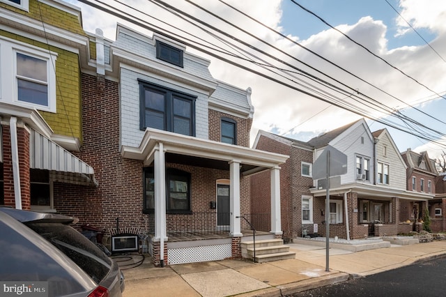 townhome / multi-family property featuring covered porch