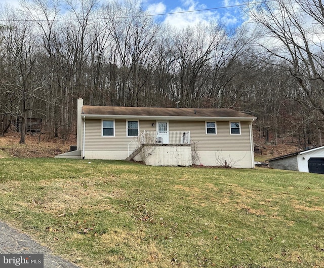 view of front of property with a front yard