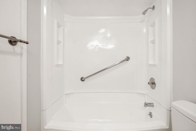 full bath with toilet and shower / tub combination