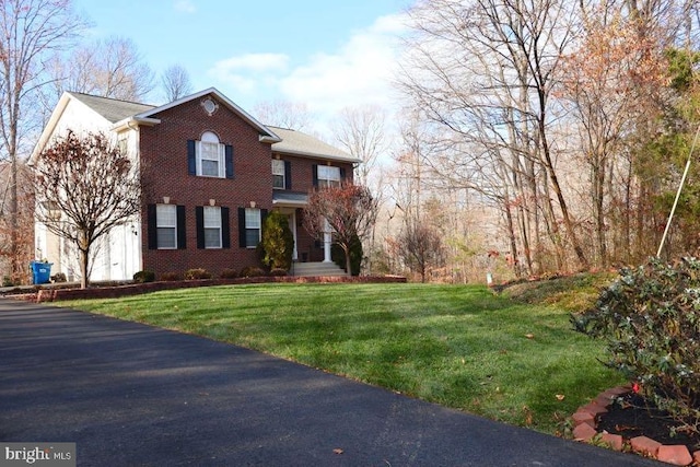 view of front of house featuring a front yard