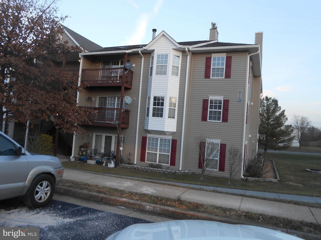 view of front of house featuring a balcony