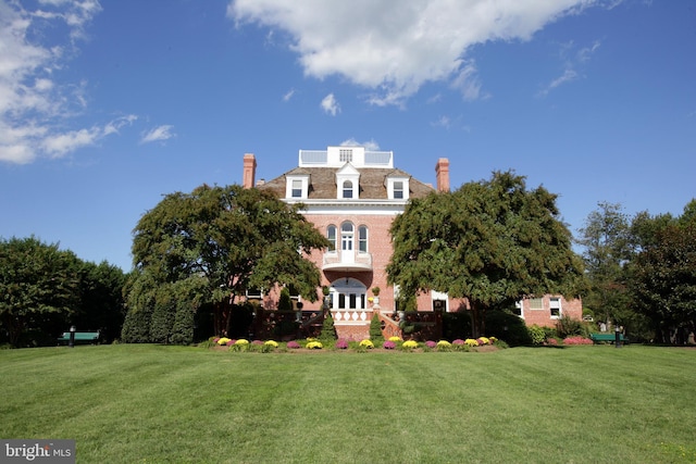 view of front of home with a front yard