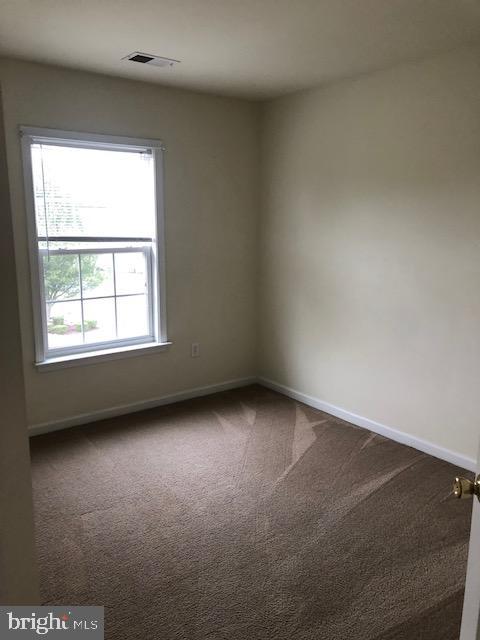 spare room featuring carpet floors