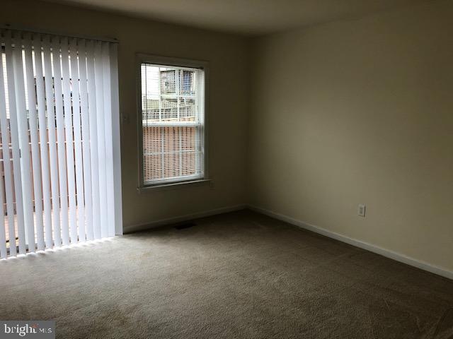 spare room featuring carpet floors