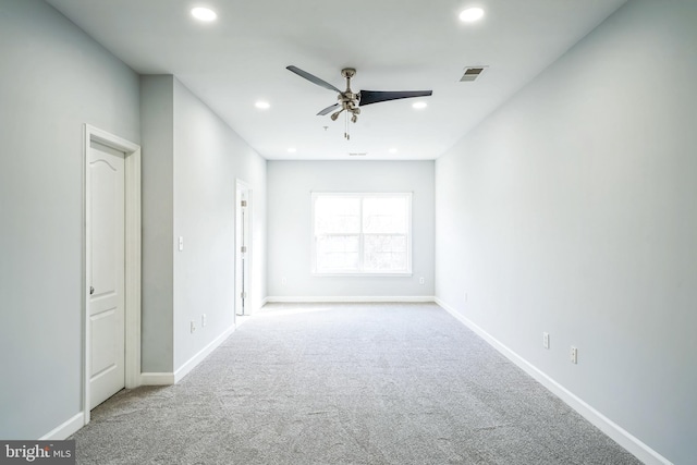 carpeted empty room featuring ceiling fan