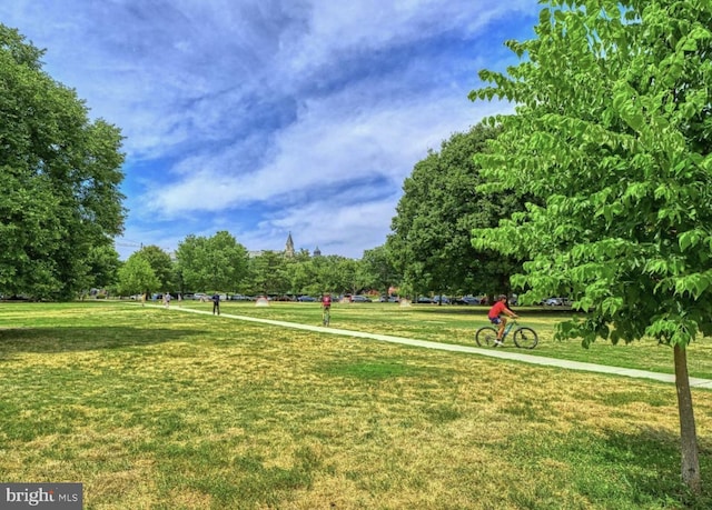 view of property's community featuring a yard