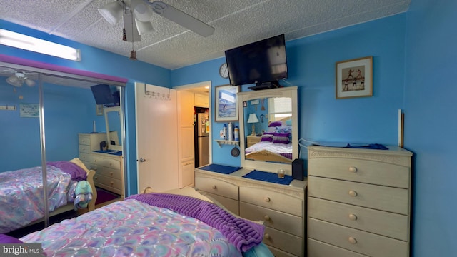 bedroom with ceiling fan