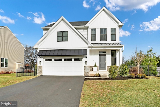 view of front facade featuring a front lawn and a garage