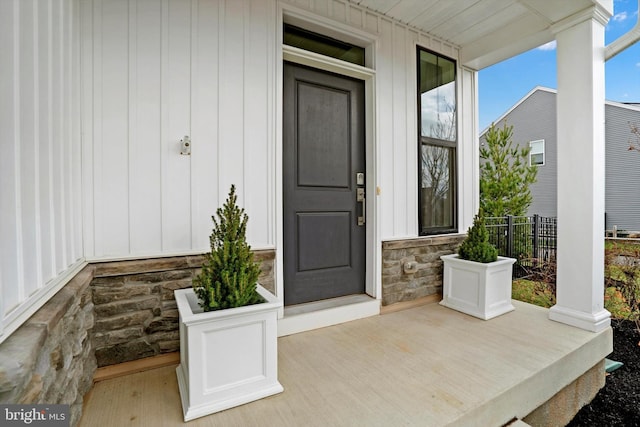 doorway to property with covered porch