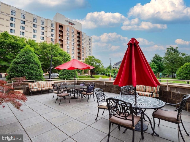 view of patio / terrace featuring outdoor lounge area