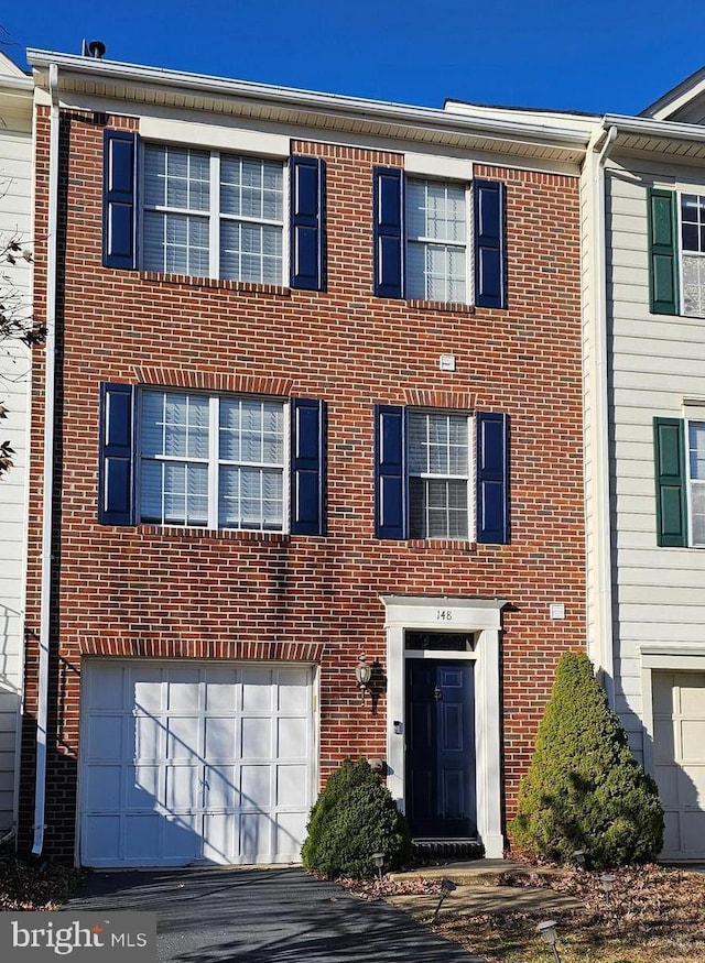 townhome / multi-family property featuring a garage