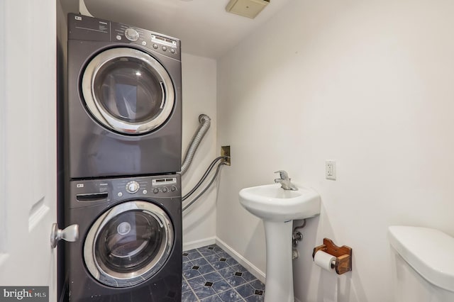 laundry area with sink and stacked washer and dryer