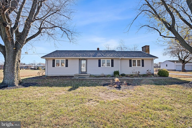 ranch-style house featuring a front yard