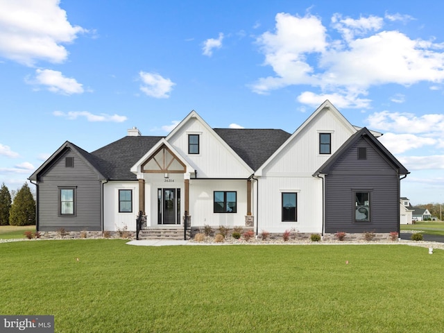 modern farmhouse style home featuring a front yard