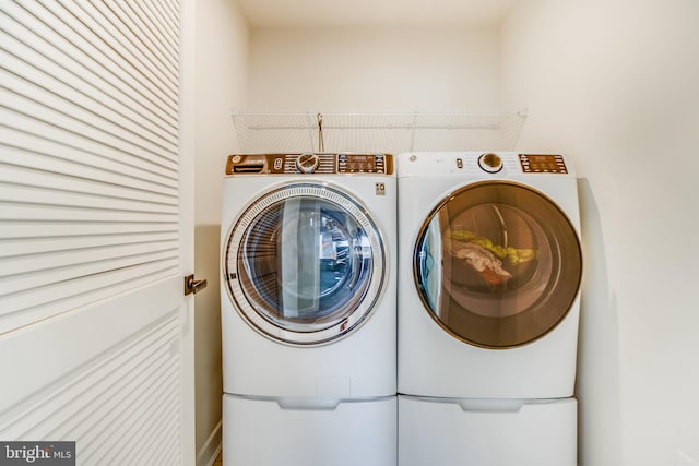 washroom with washer and clothes dryer