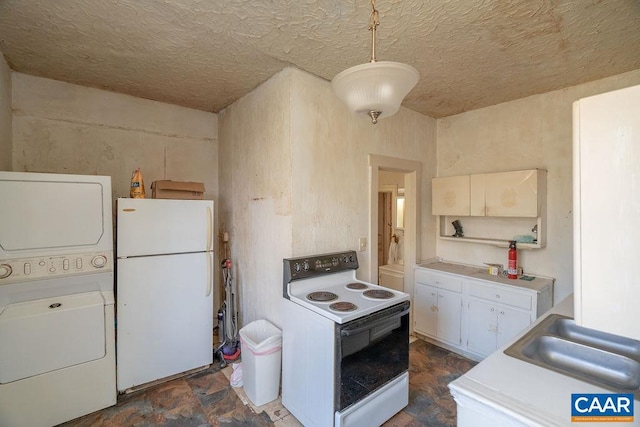 kitchen with white appliances, sink, decorative light fixtures, stacked washer and clothes dryer, and white cabinets