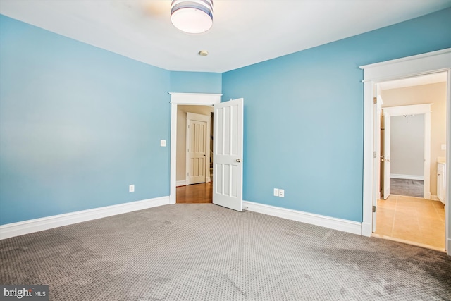 unfurnished bedroom featuring carpet floors