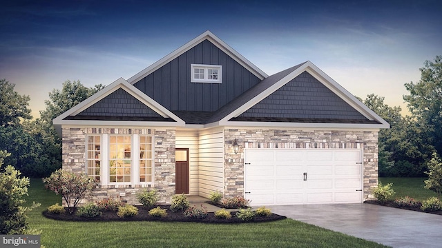 craftsman-style house featuring a yard and a garage